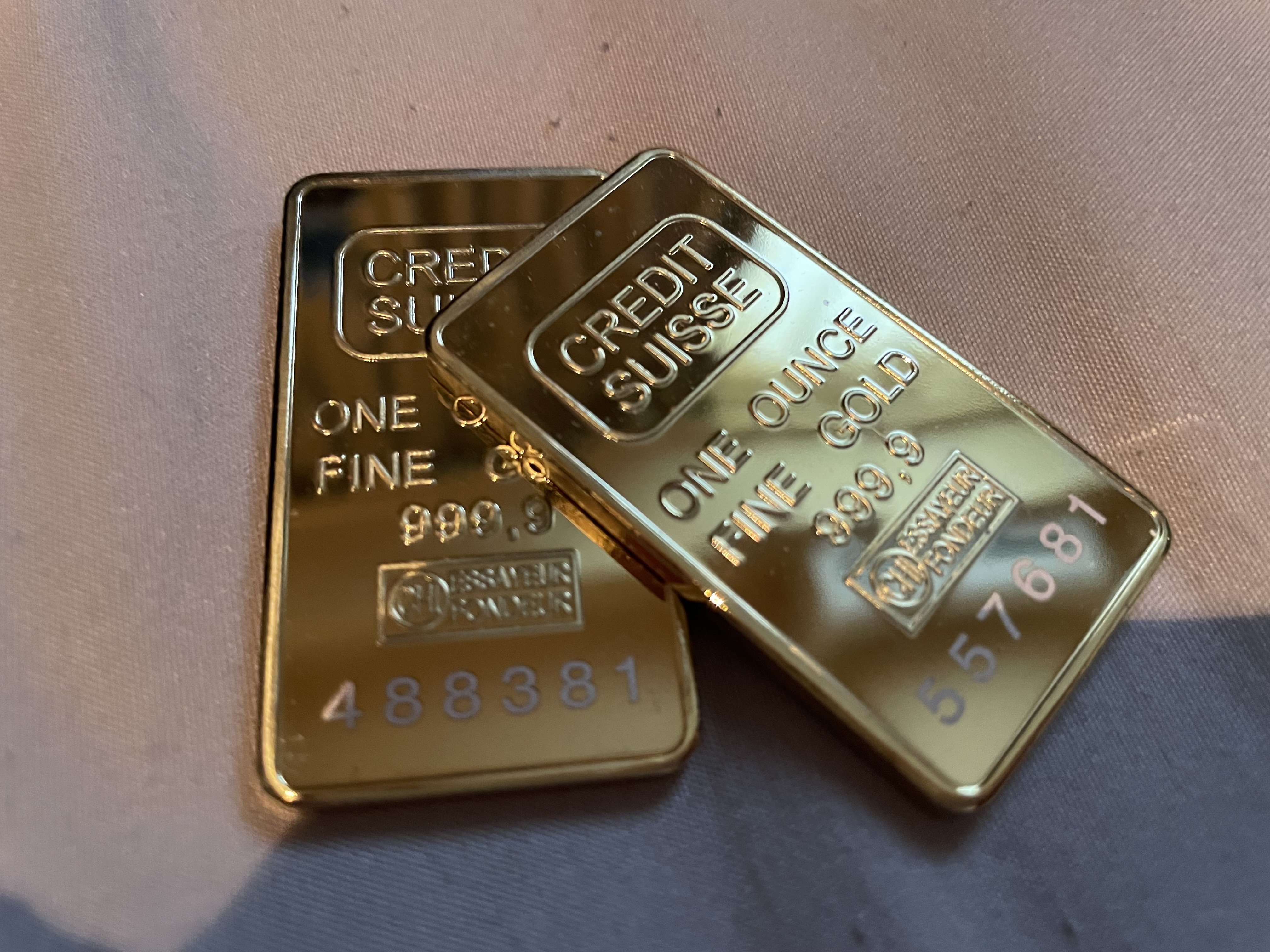 偽物、悪質な商品に注意ください。