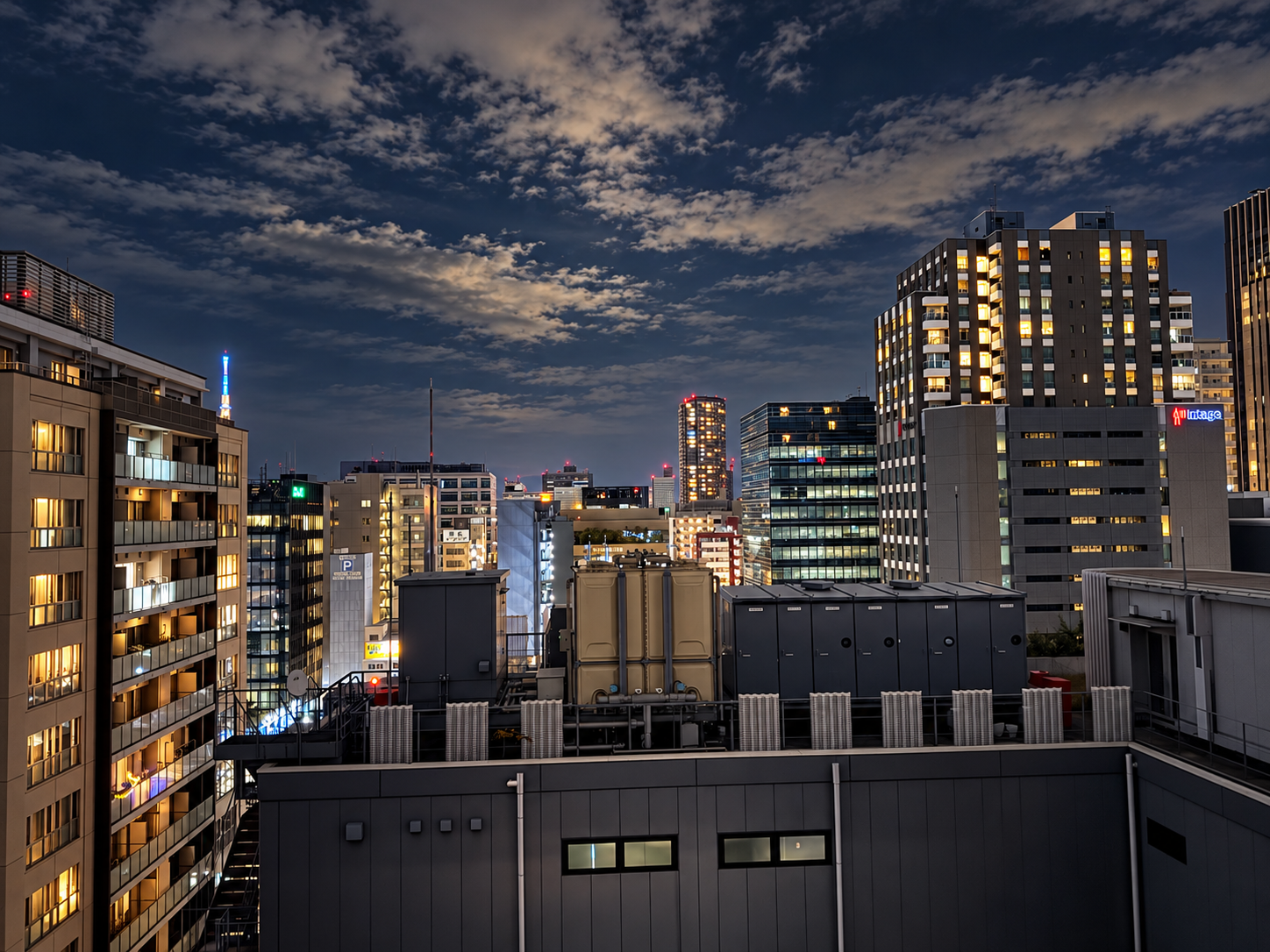 東京・秋葉原の夜景 TAKNA