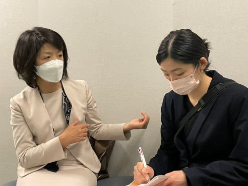 20221019 勉強会_221221働く女性.jpg