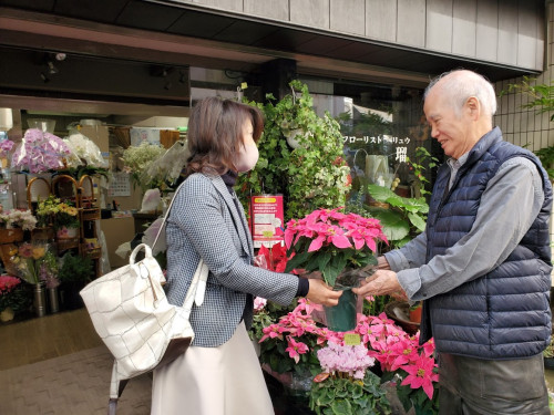 行きつけの花屋.jpg