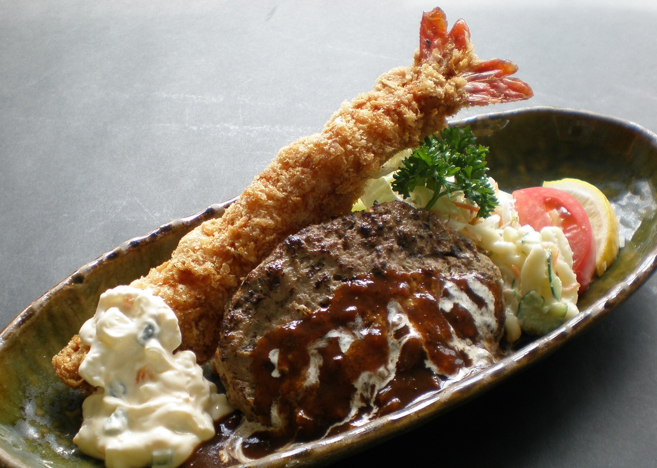 特大海老フライ＆牛たんハンバーグ定食