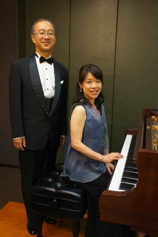 ピアノ講師　岡本(旧姓　島)敏子＆声楽講師　岡本雄一