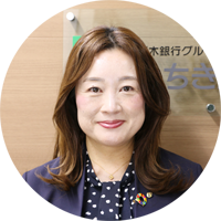 副社長の正面写真