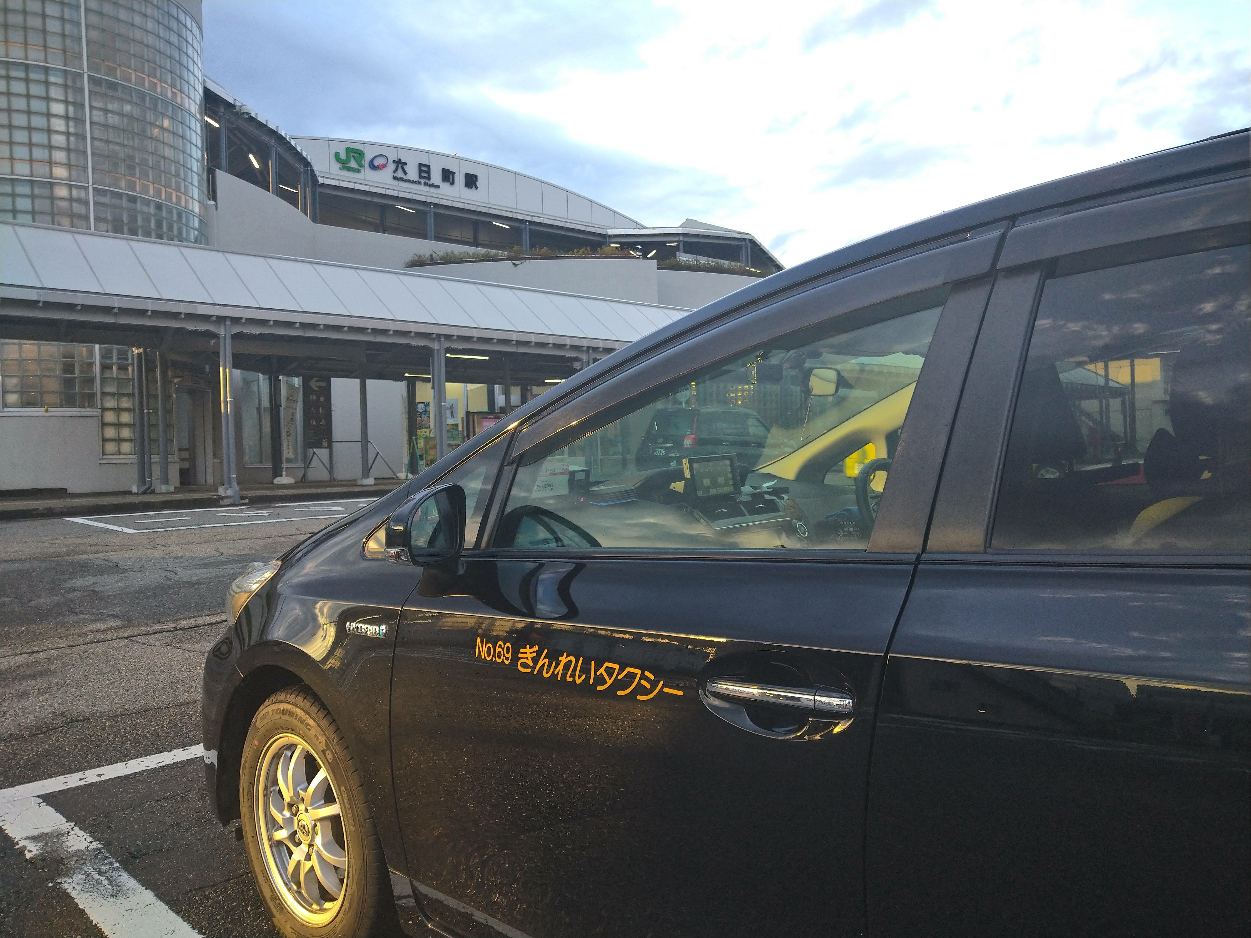 【タクシードライバー募集中です】