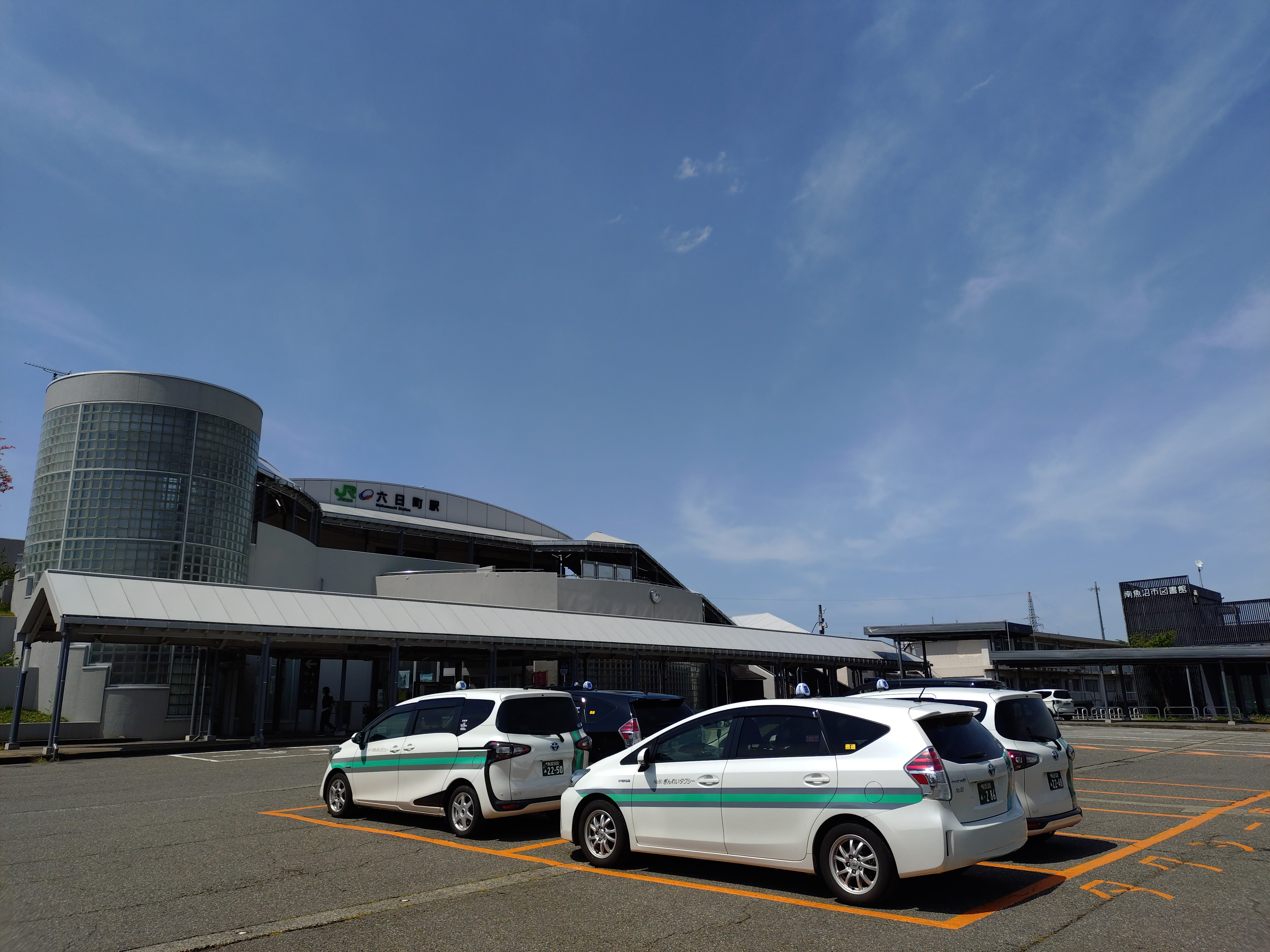 【銀嶺タクシー】保有車両と決済方法のご案内