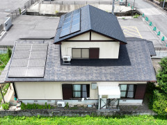 屋根カバー工法＆雨樋工事✨ 今回、屋根のカバー工法（アスファルトシングル）と雨樋工事を施工させていただきました