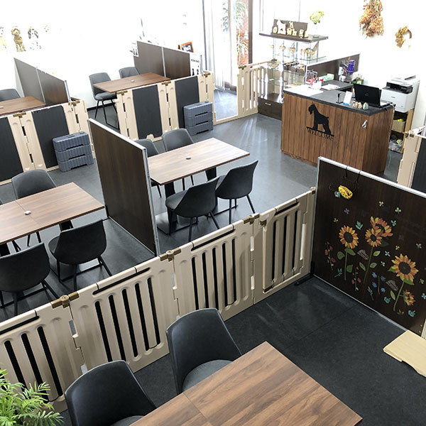 作業内容：ドッグカフェでのホール・キッチンの補助と清掃管理