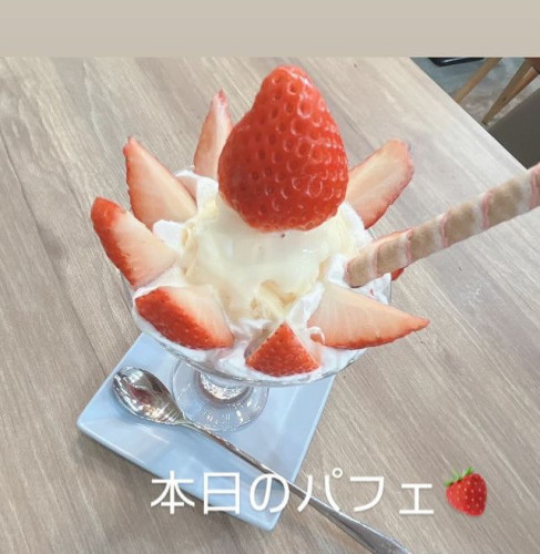 季節のパフェイチゴパフェ.JPG