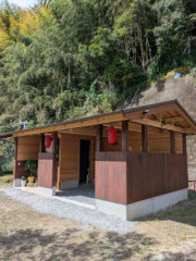 9.小屋正面.jpg