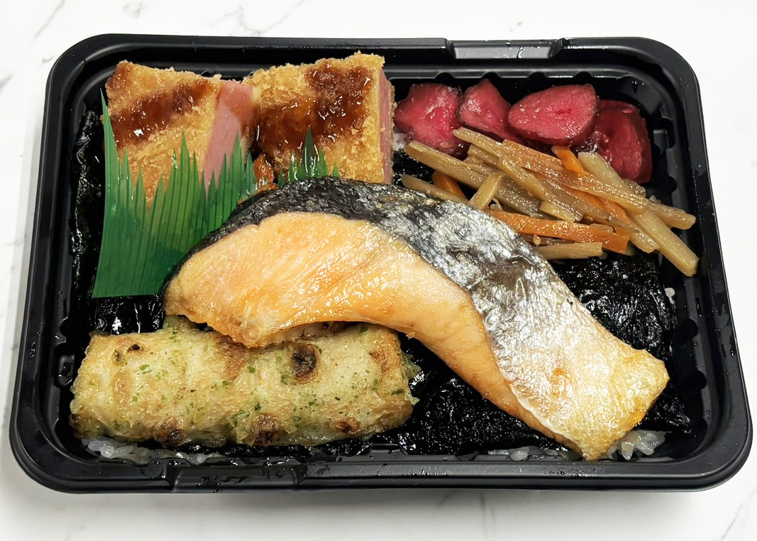 鮭の塩焼とハムカツのり弁