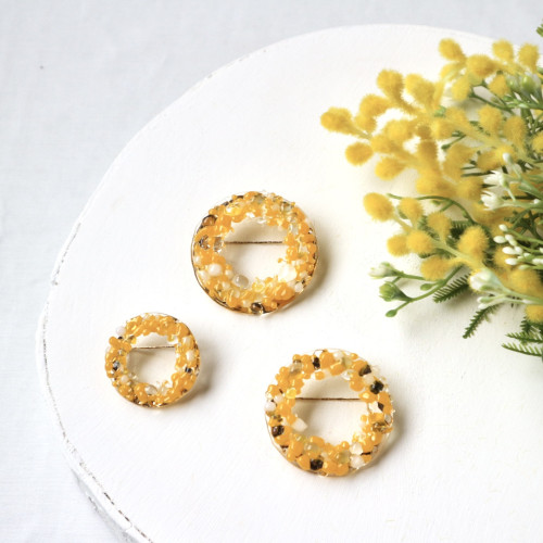 2026.03 ミモザガラスブローチ①.jpg