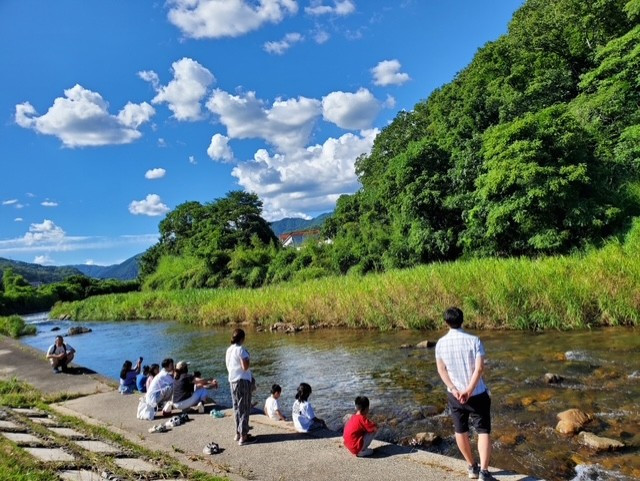 山の学校の帰り道の一コマ！