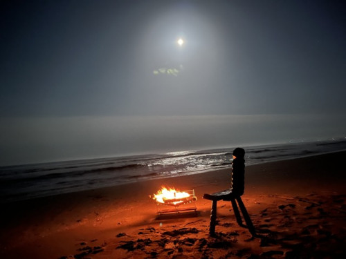 「今宵の月のように」九十九里の満月と海と焚き火