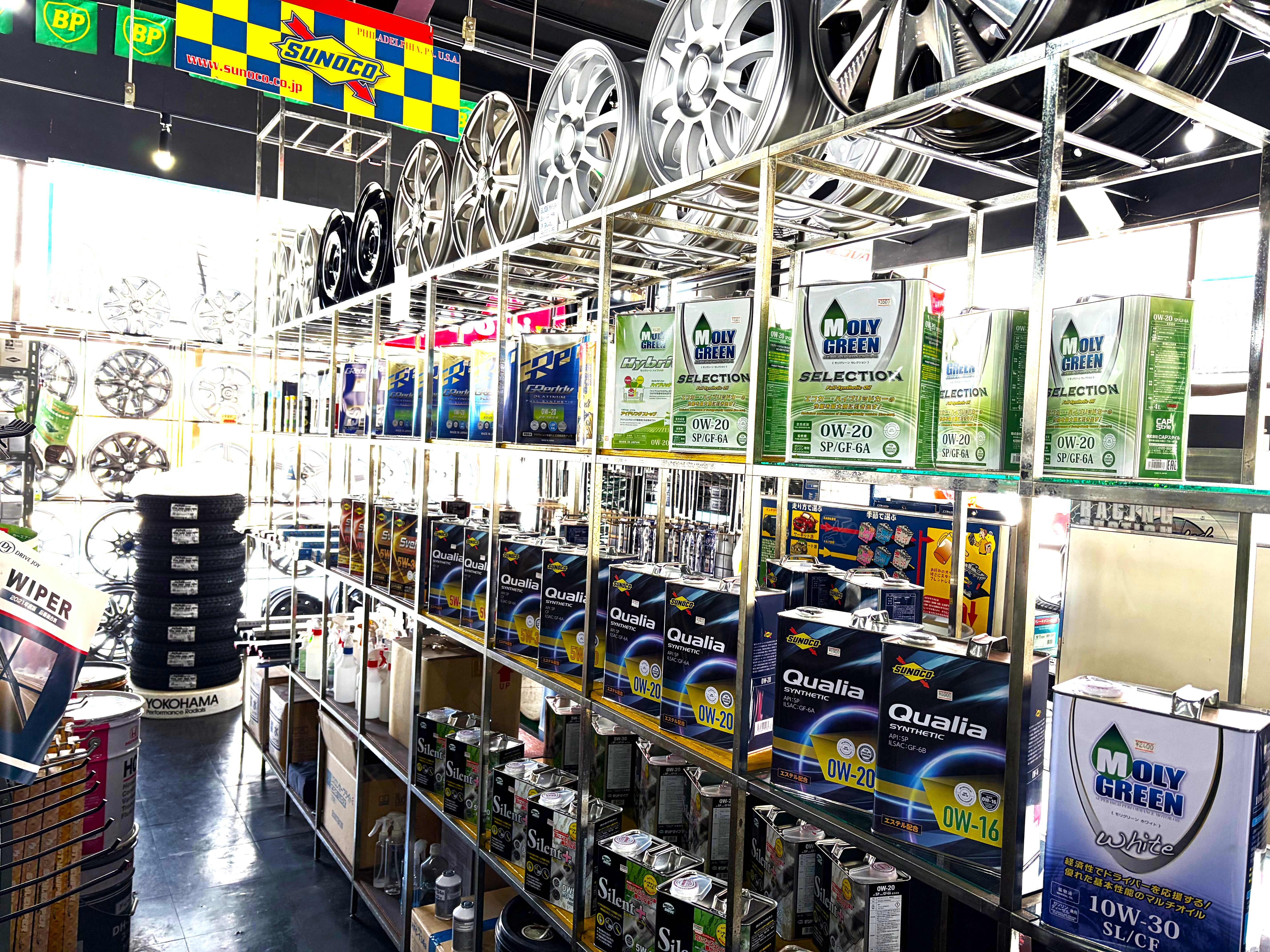 タイヤショップカーポイント店内オイル01(1).JPG