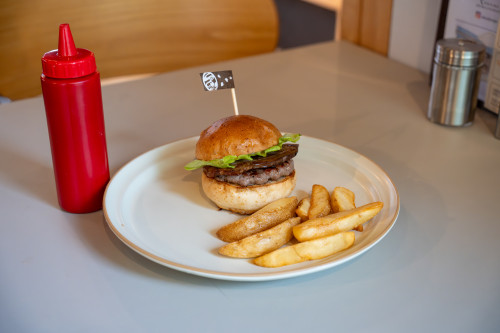 さくらバーガー明日香店でキッズバーガーを食べてみた