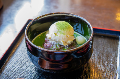 珈琲の館御園で味わう、暑い時にぴったり！冷たい抹茶ぜんざい