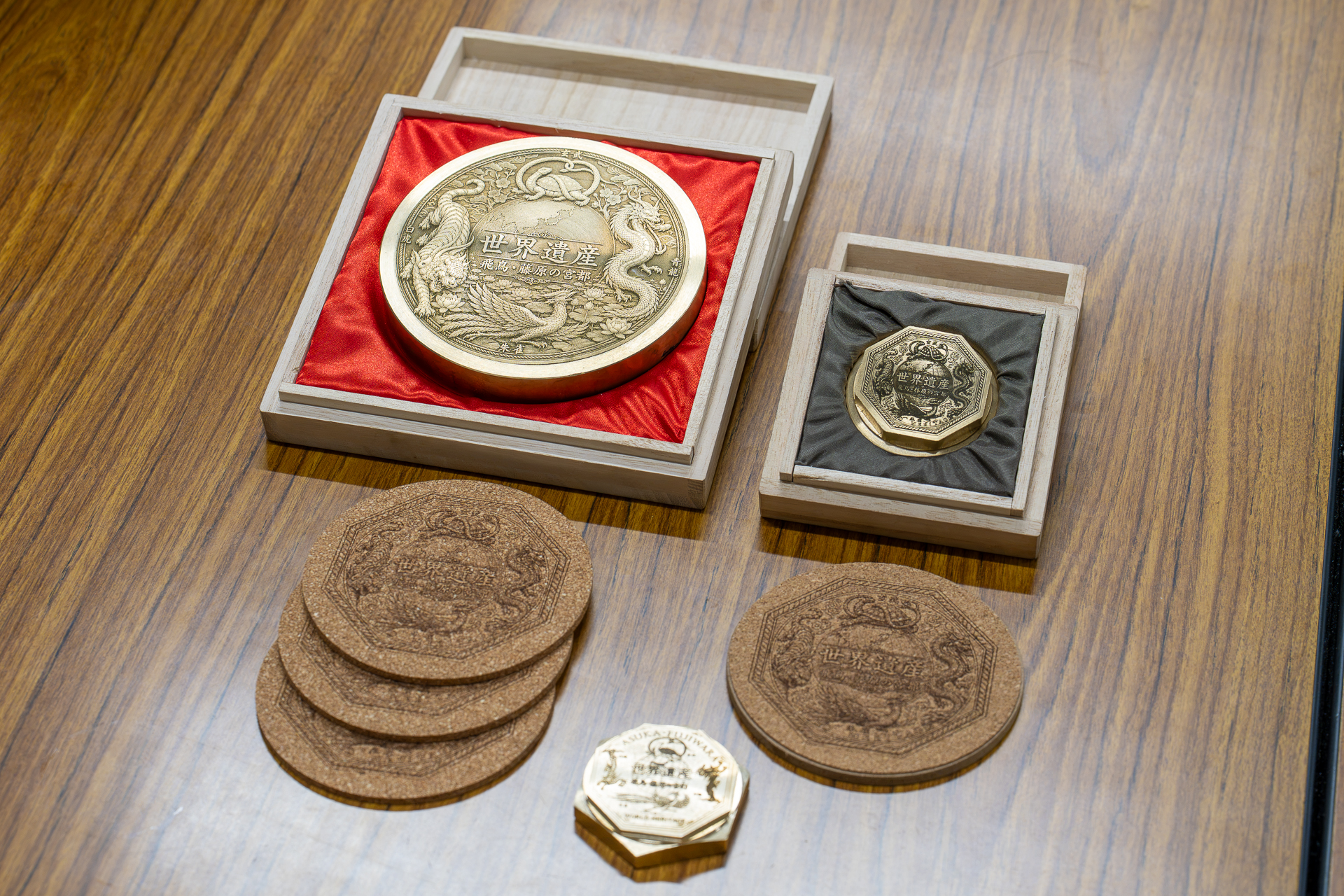美品 昭和初期◆『帝国飛行協会正会員』アルミ製プレートと帝国飛行協会バッチ2個 飛鳥株式会社：世界遺産「飛鳥・藤原の宮都」記念商品 製作中