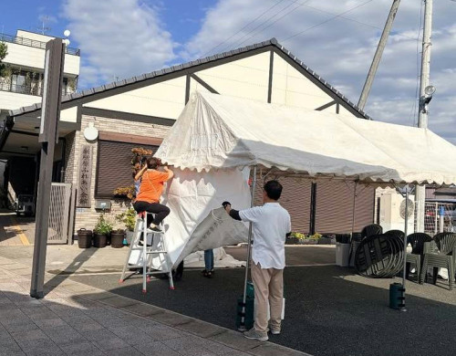 テント設営作業.jpg
