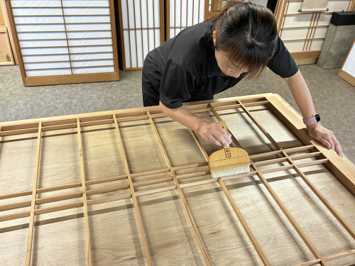 障子張替え　糊付け