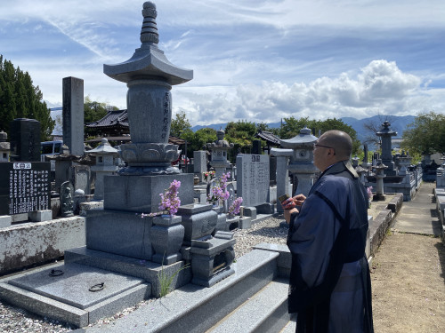 盆中のお墓参りの意味