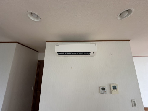 つくば市のお客様より壁掛けマルチエアコン入れ替え工事のご依頼を頂きました。