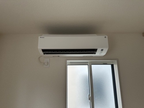 【龍ケ崎市】新築のエアコン2台新設工事！設置位置の工夫でエアコン「1台分」の費用節約に成功！