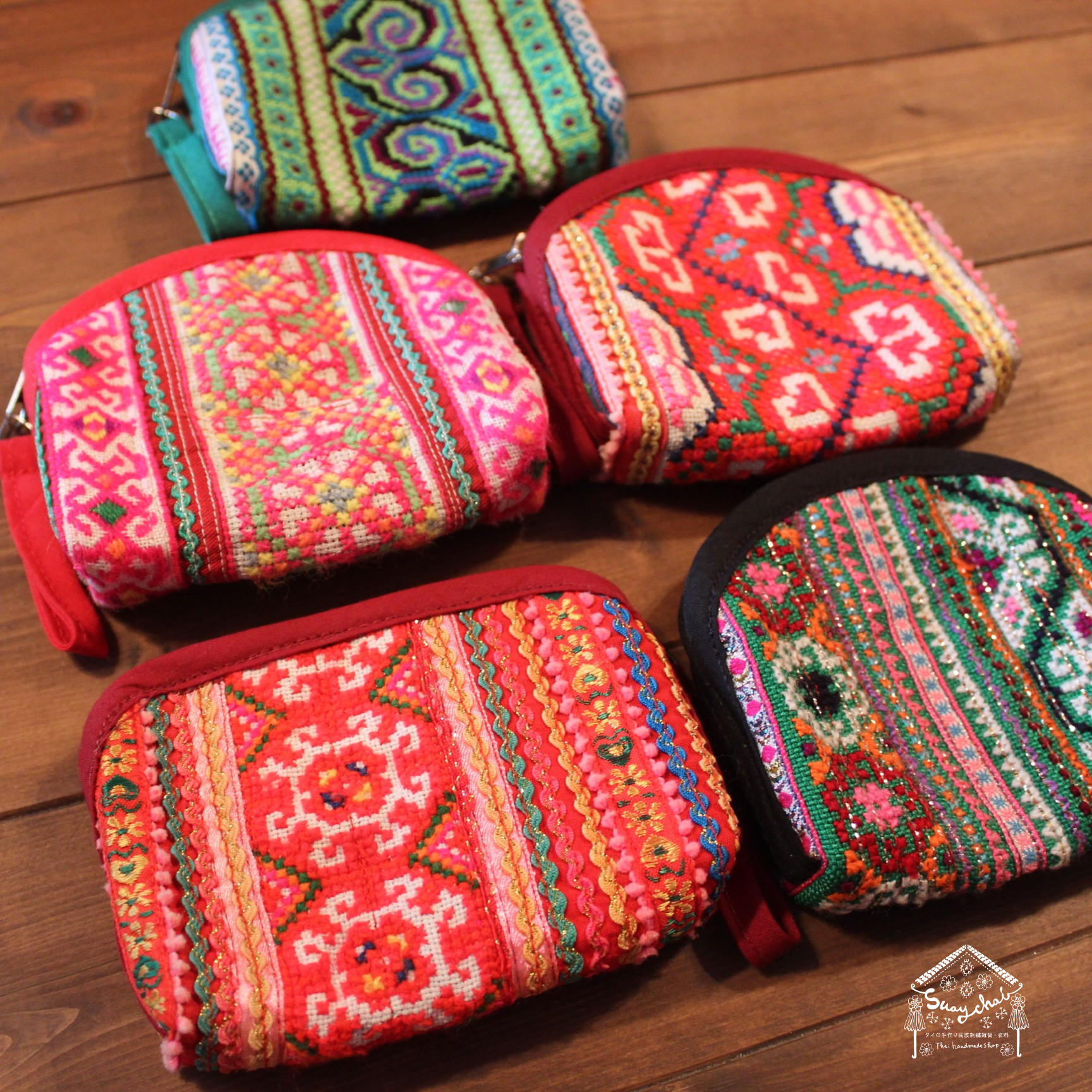 モン族刺繍のポーチが入荷