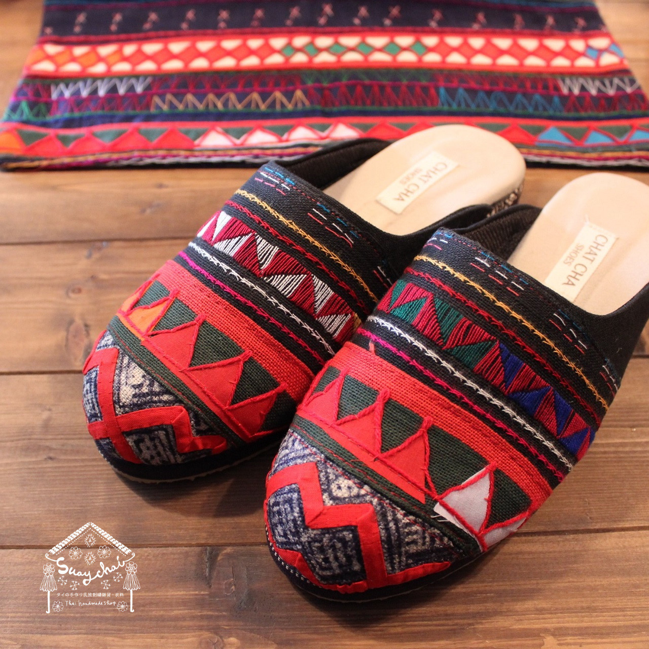 アカ族刺繍サボサンダルが新入荷