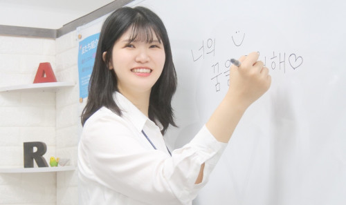 Ara韓国語学院で指導する韓国語講師