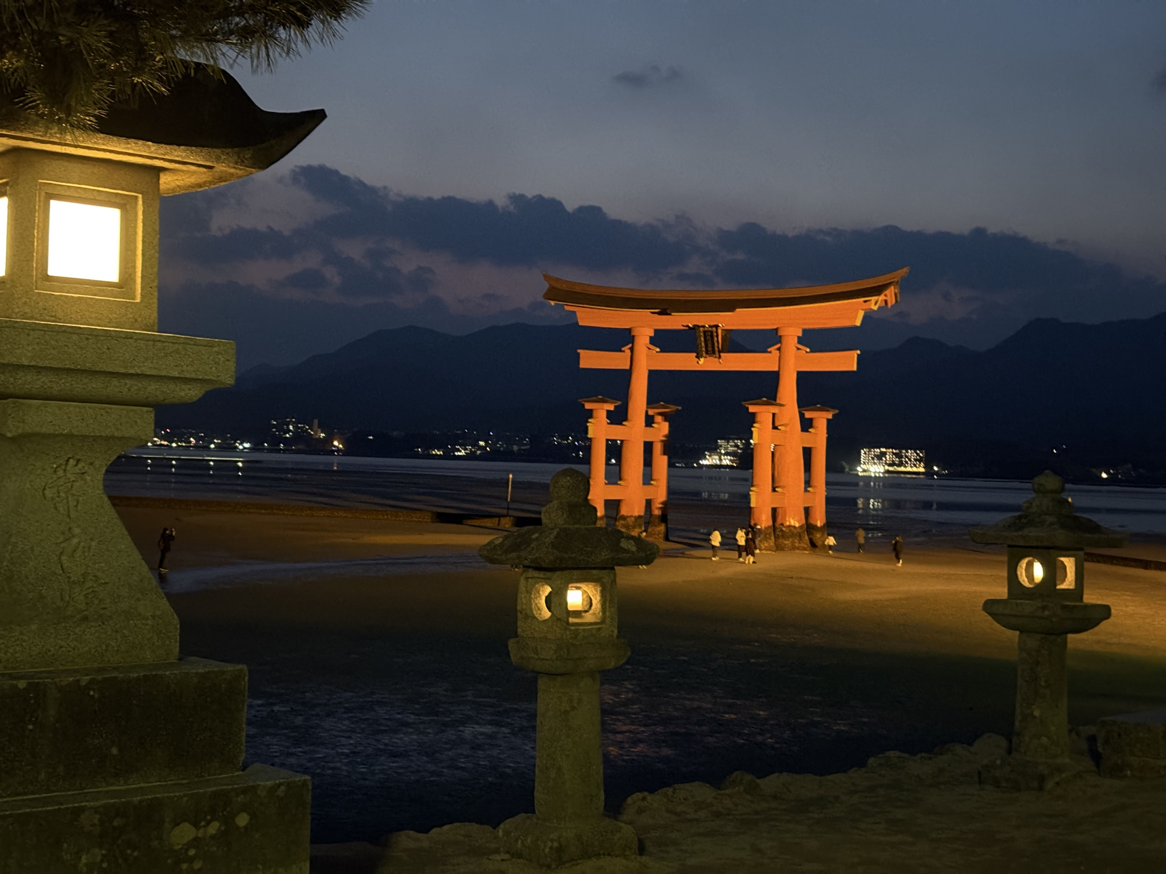 厳島神社（広島県宮島町）