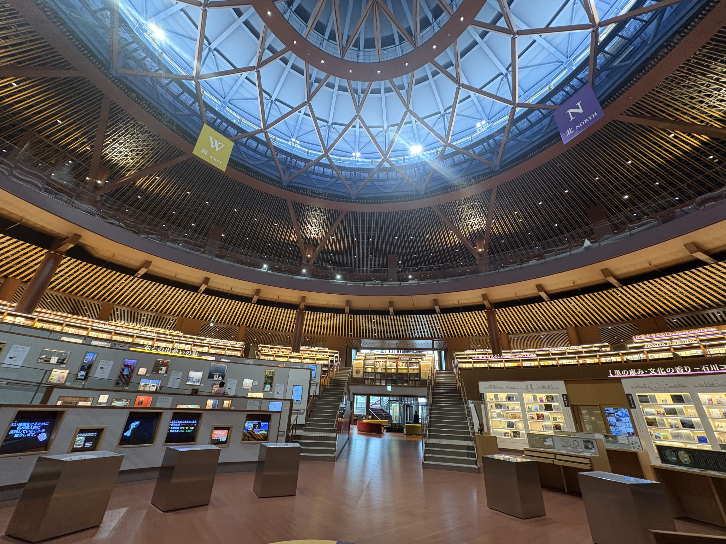 石川県立図書館（金沢市）