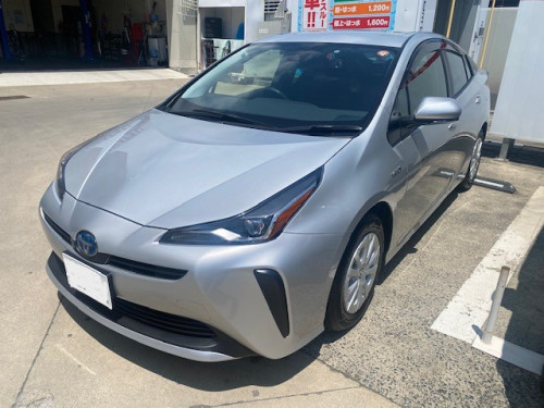 中古車「トヨタ・プリウス」納車しました！