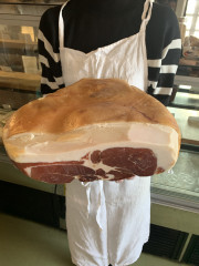パルマ産生ハム 24ヶ月熟成　prosciutto di parma¥/100g