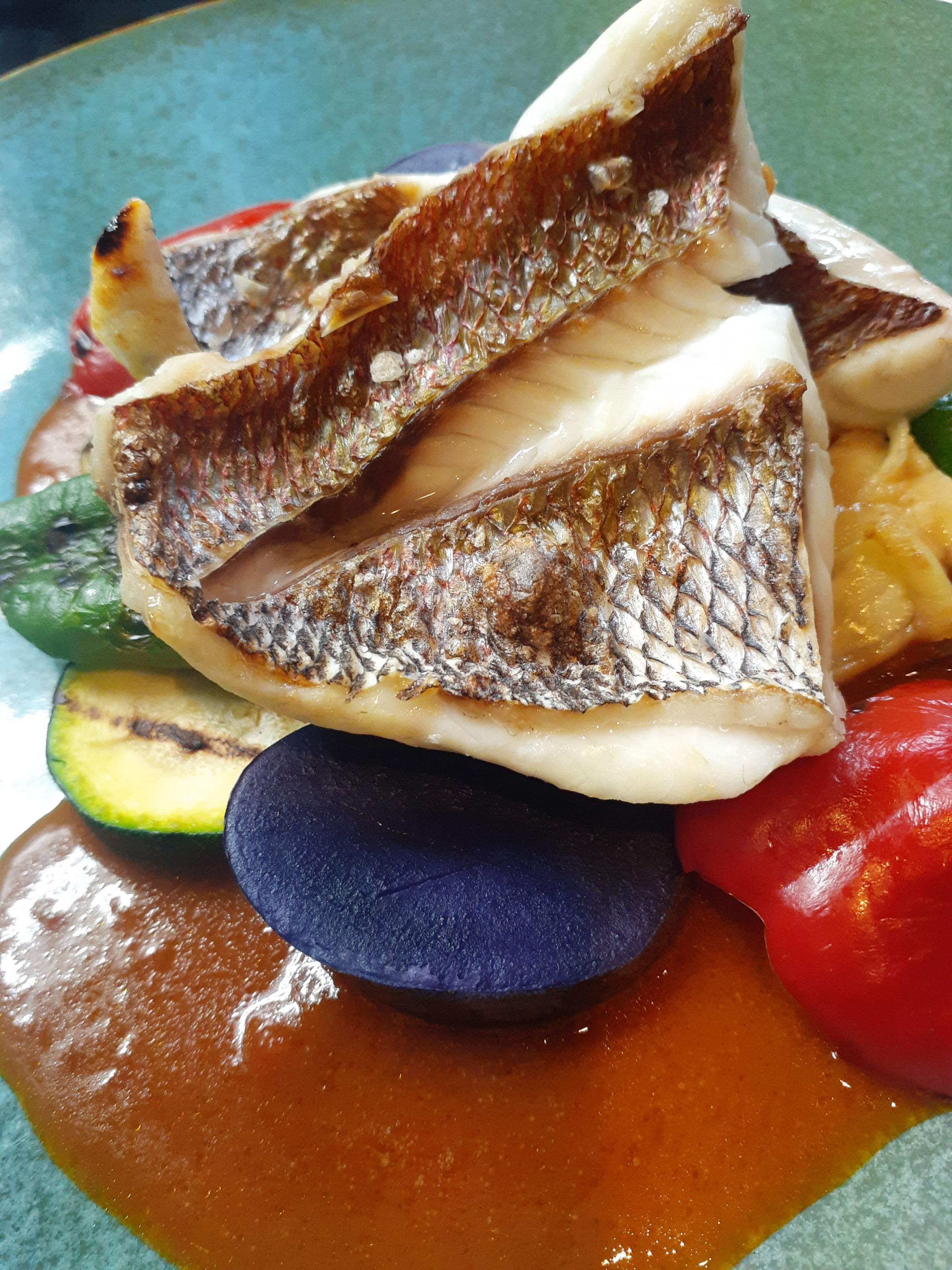 鮮魚の炙り焼き　アメリケーヌソース