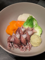 ホタルイカと旬野菜のボイル　蕗の薹ソース