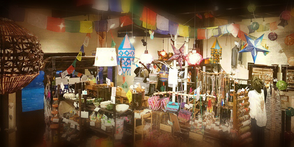 東南アジア各国の商品を実際に「見て」「触れて」異国情緒溢れる店内を「感じて」ください♪