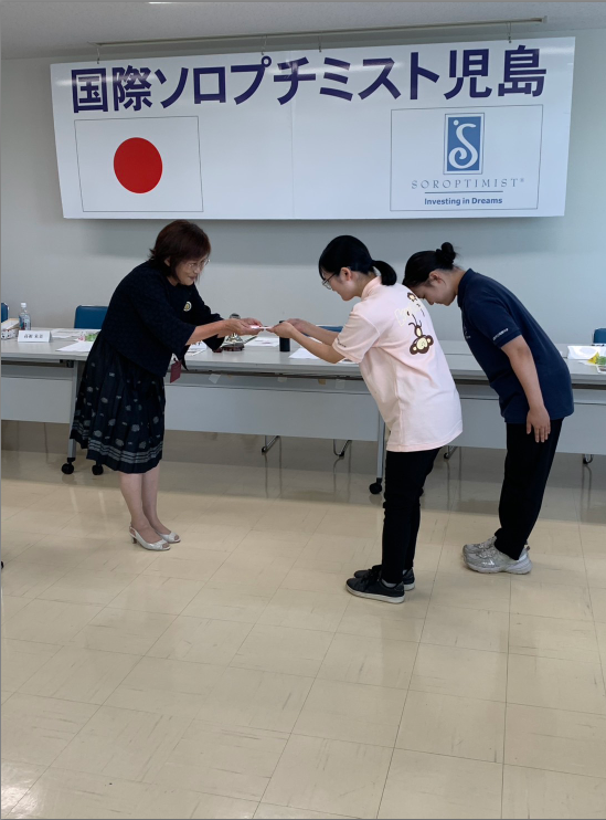 助成金贈呈式1.png