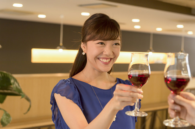婚活パーティーで年齢以上に魅力的に見える女性の特徴