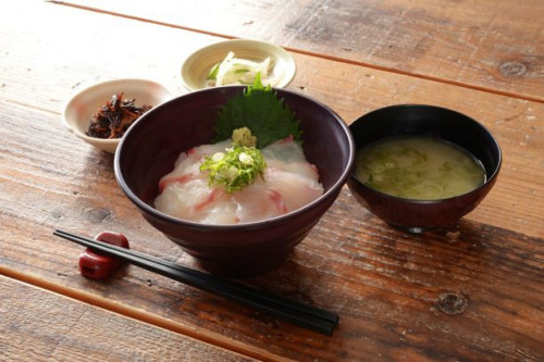 活まだい丼