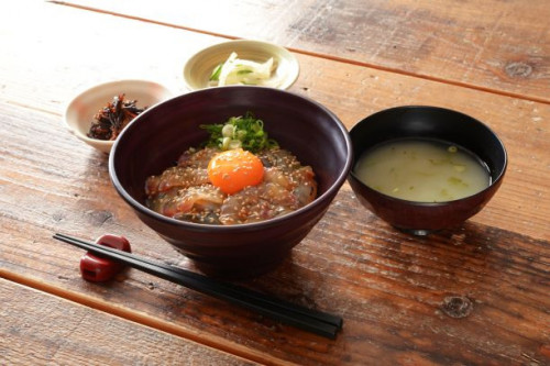 活まだい漬け丼