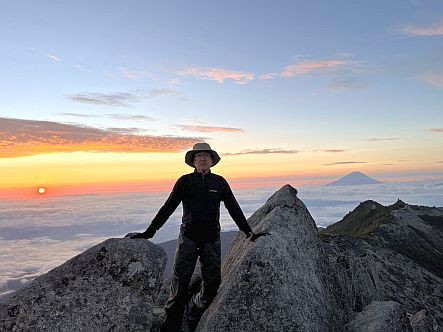 05．観音岳山頂の日の出.jpg