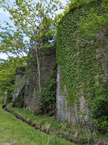 ７鉱山サイロ跡２.jpg