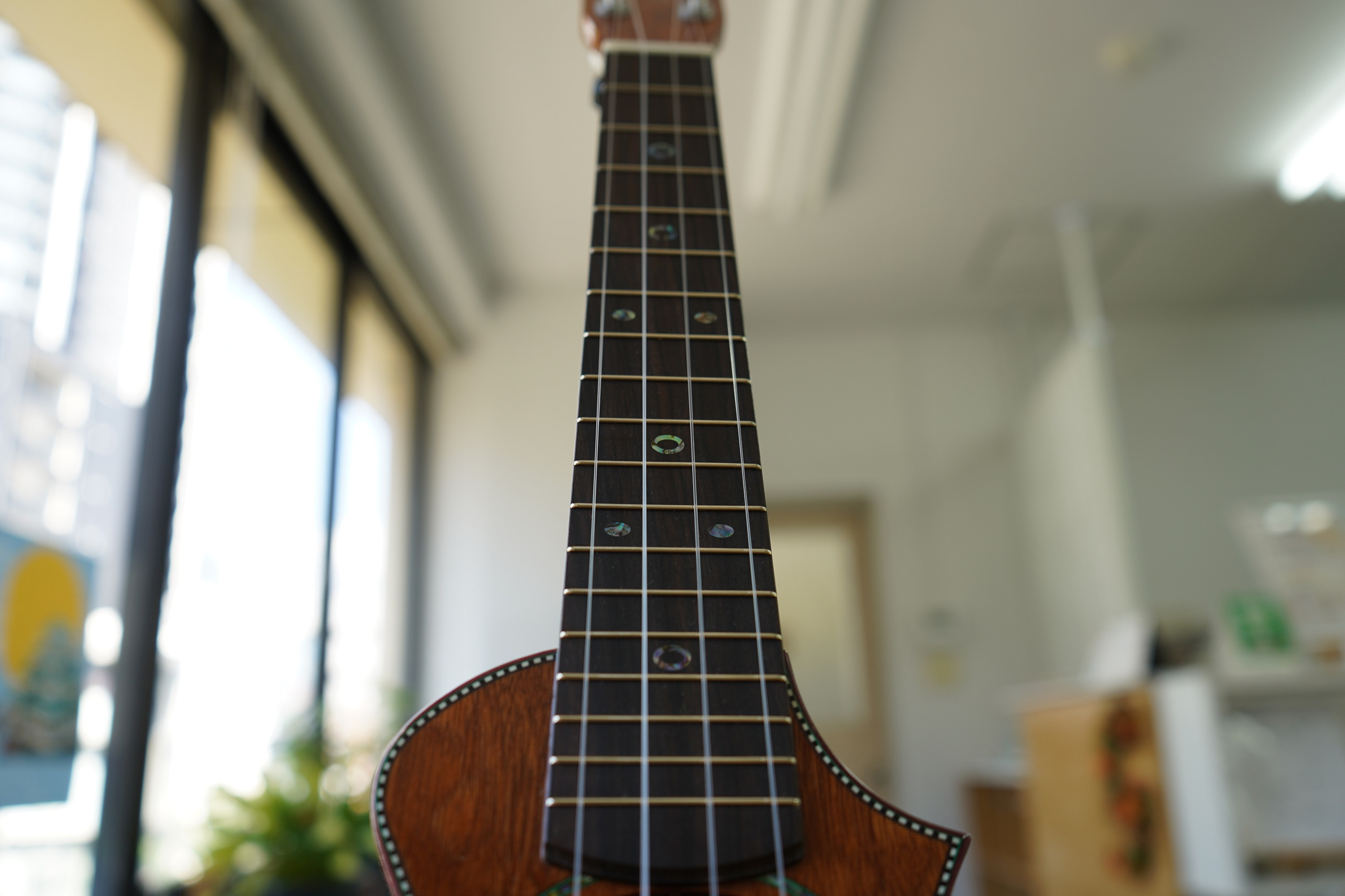 Naturel ukulele ソプラノ キルトホンジュラスマホガニー オーバル 《ポジションマーク》