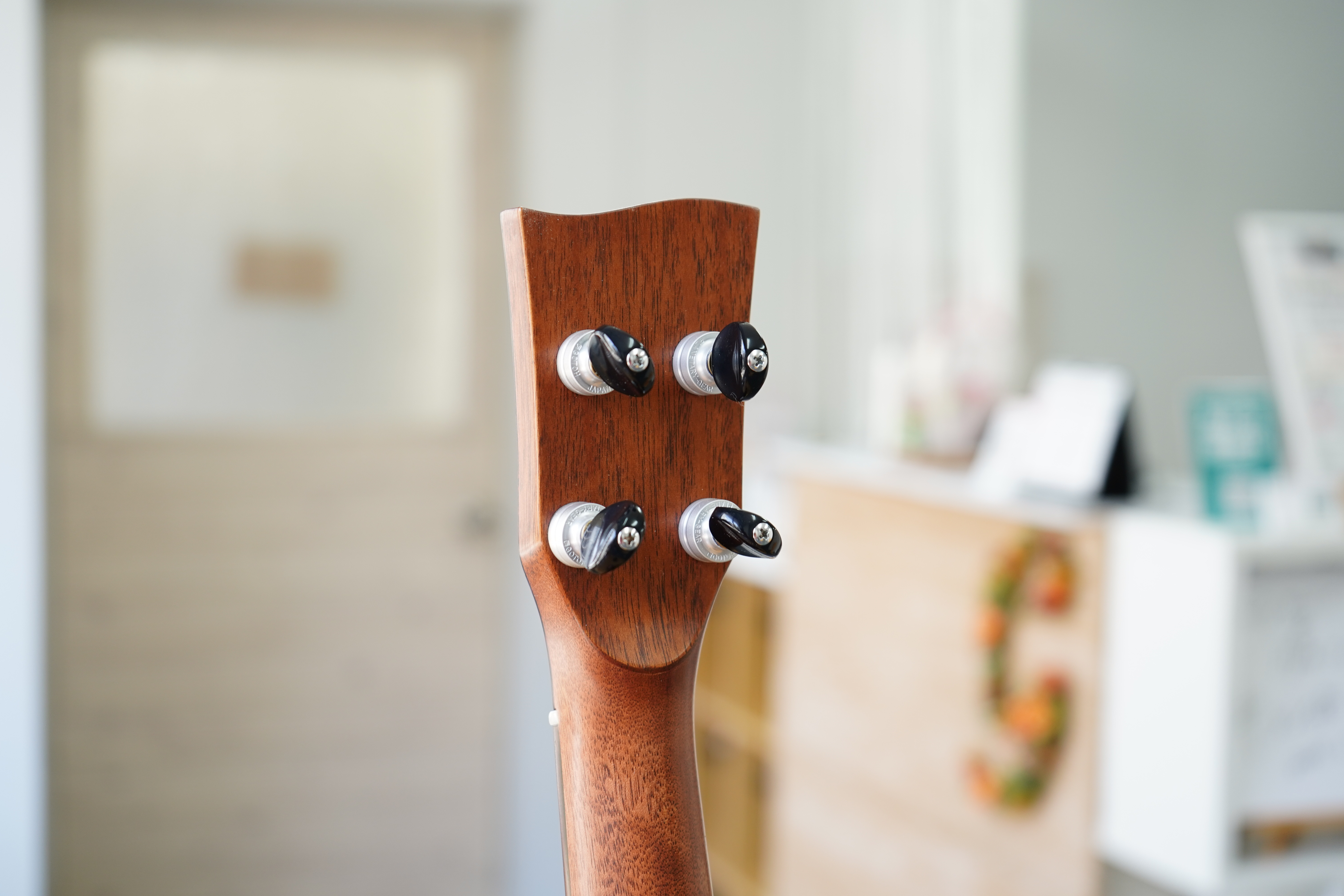 Naturel ukulele ソプラノ ロングネック ホンジュラスマホガニー《ペグ ノブ》