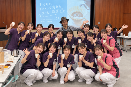 コーヒー教室の笑顔集合写真.png