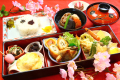 さくら弁当が始まります。