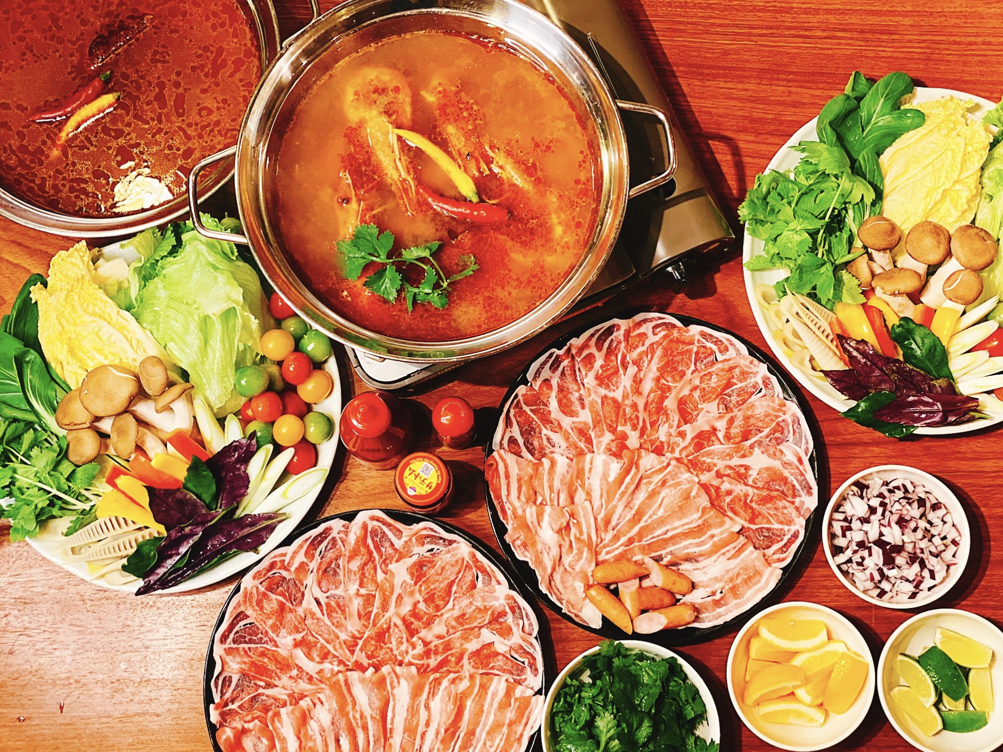 新メニュー近日発表！アジアントムヤムクン風鍋と博多の水炊き風鶏鍋