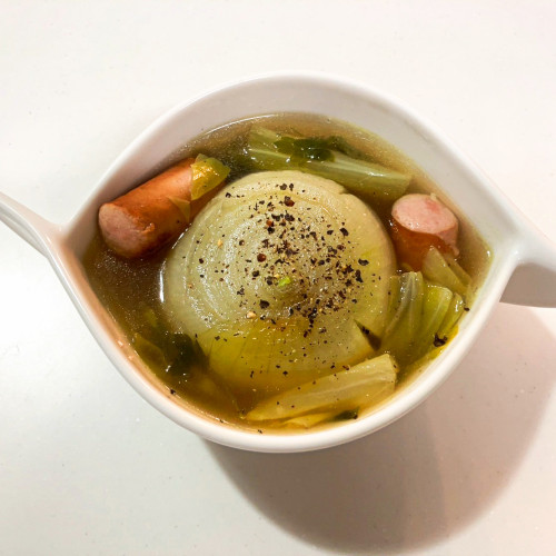 黒酢レシピ『丸ごとオニオンスープ』a.jpg