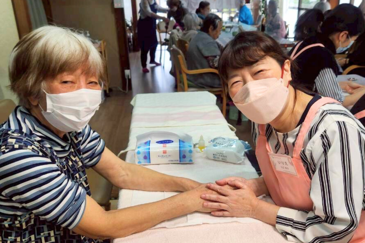 デイサービス牛島さんでのアロマハンドケア・ボランティア