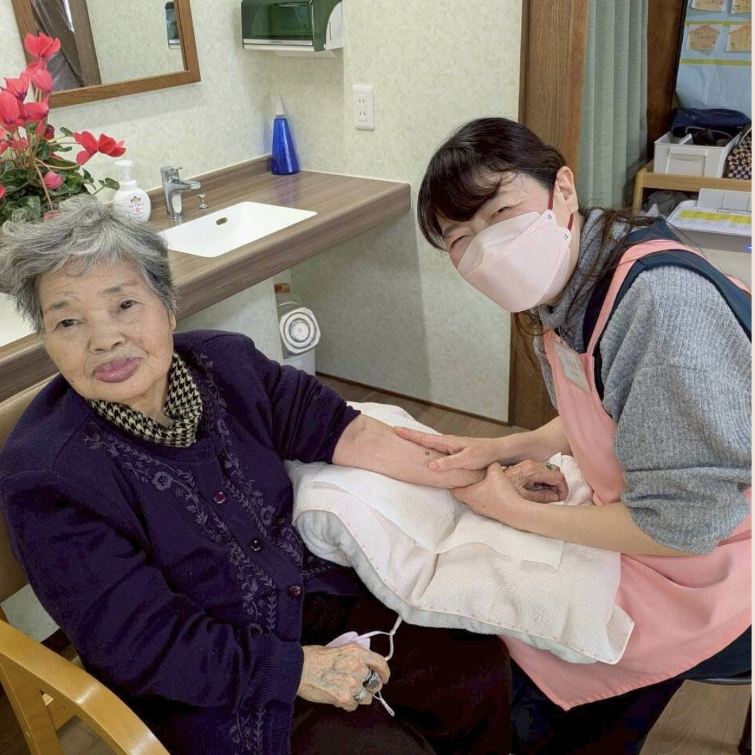 椅子に座ってのケア